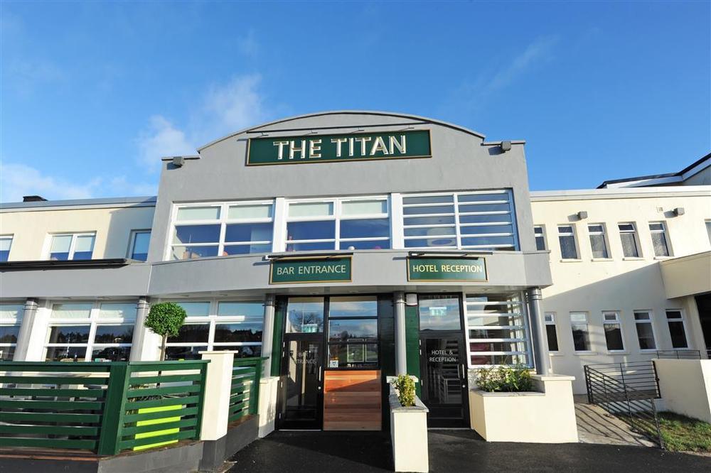 The Titan Hotel Clydebank Esterno foto
